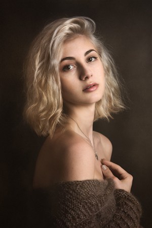 用玉器养大的公主花穷